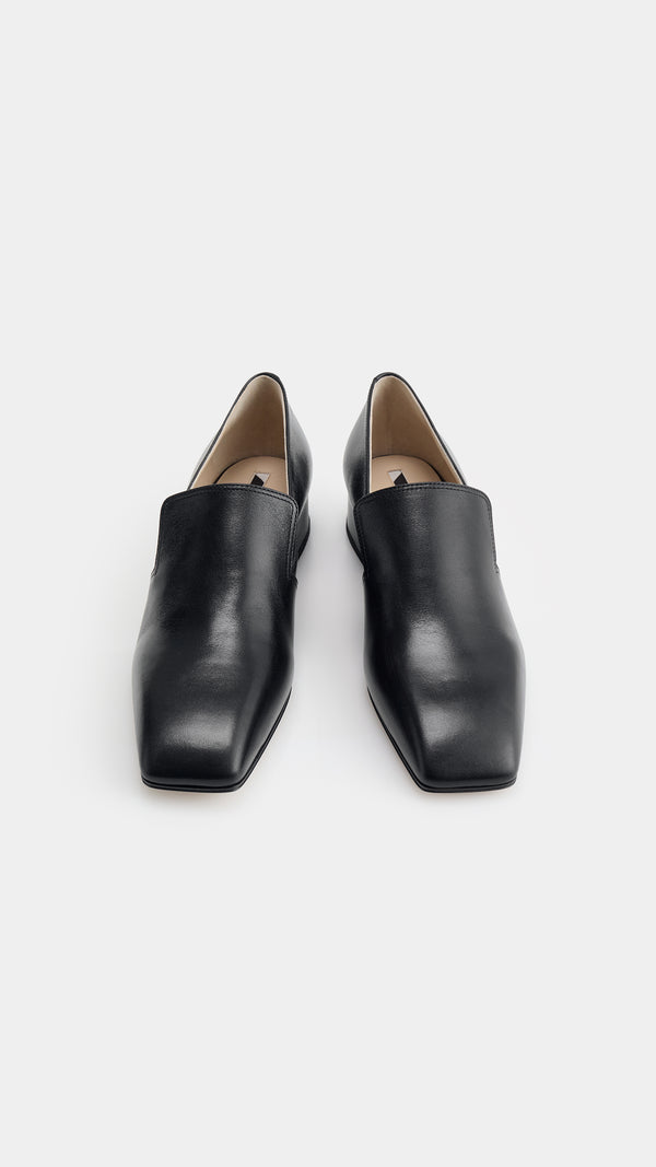 CLASSIC SQUARE LOAFER
