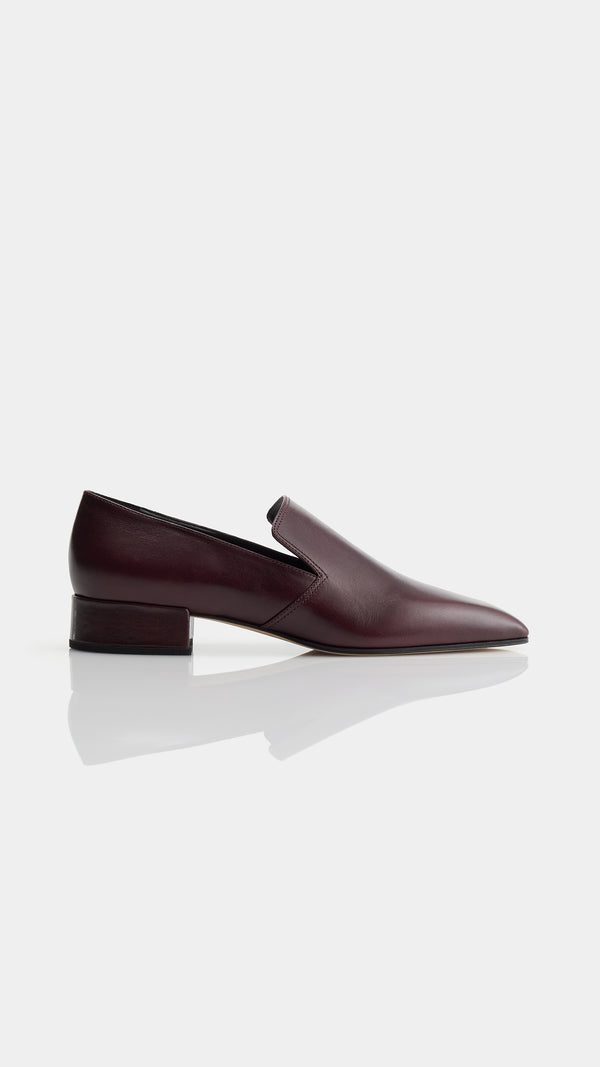 CLASSIC SQUARE LOAFER
