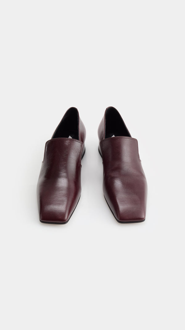 CLASSIC SQUARE LOAFER