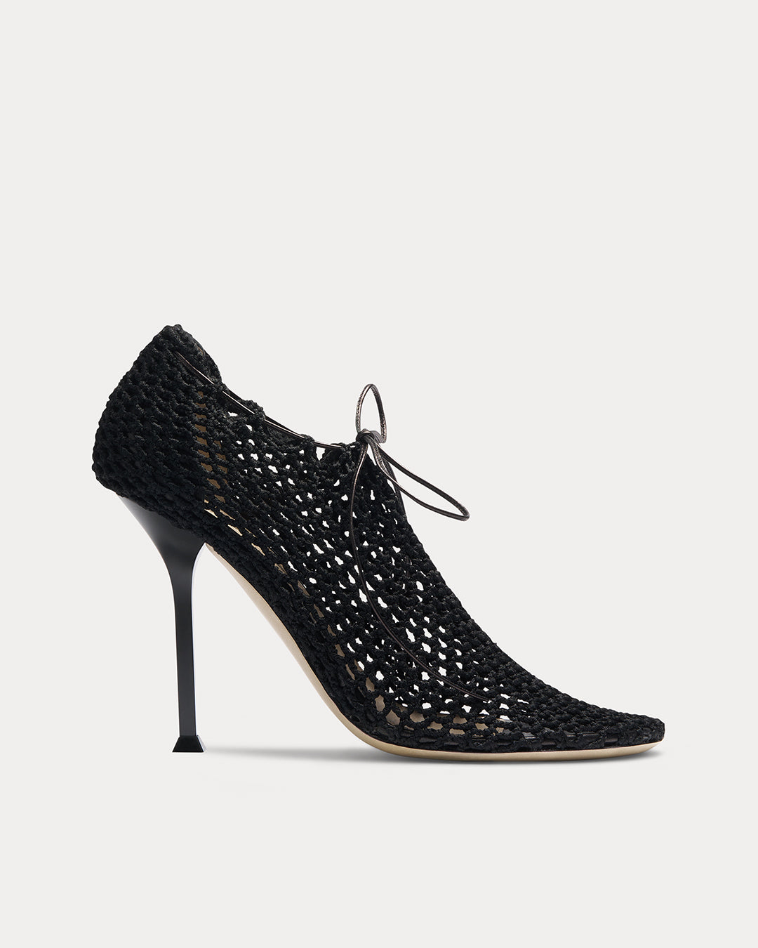 HAND CROCHET PUMP