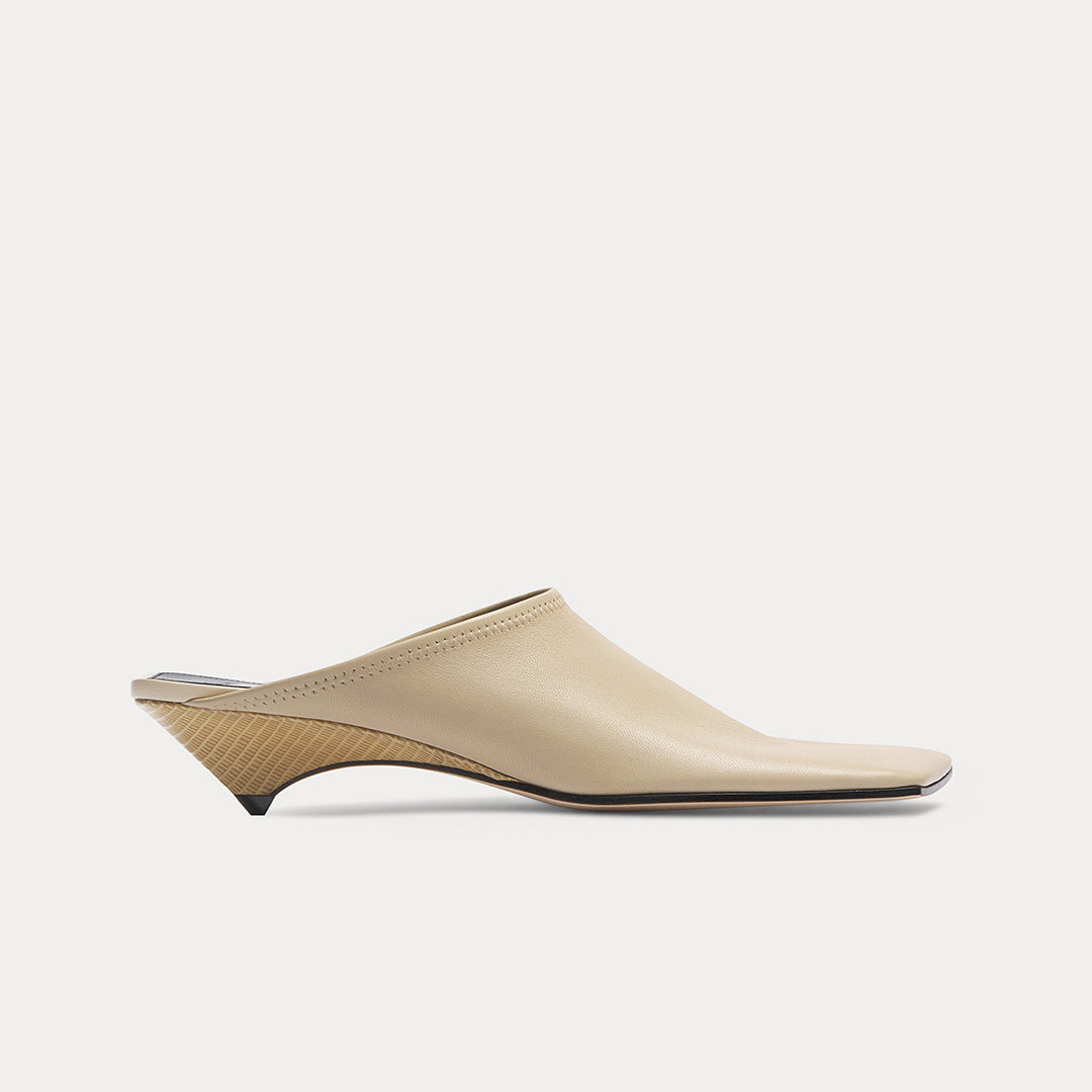 EDGE STRETCH MULE